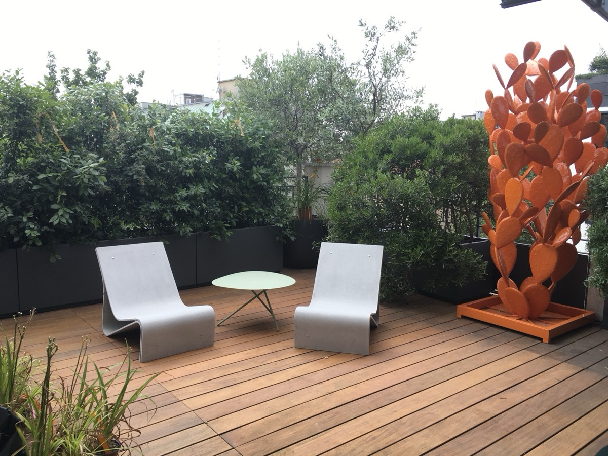 Barcelona Plaça Catalunya – antracit fém Skyline virágládák