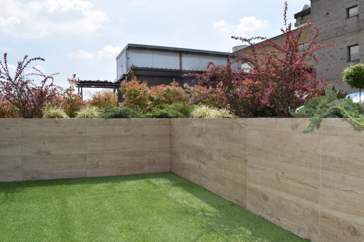 Porcelán kőedény virágtartó fa mintázattal